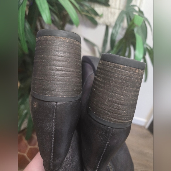 Made in Portugal Knee High Lined Leather Block Heeled Zip Up Boots - Picture 11 of 16